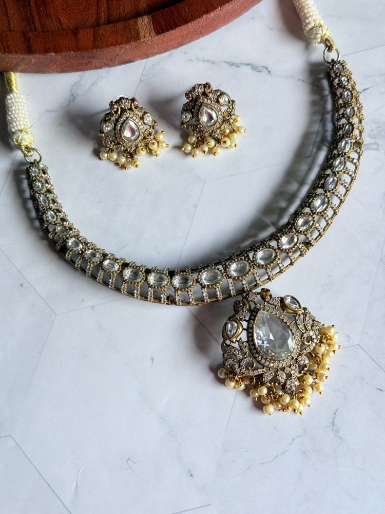 white-stone-necklace-set